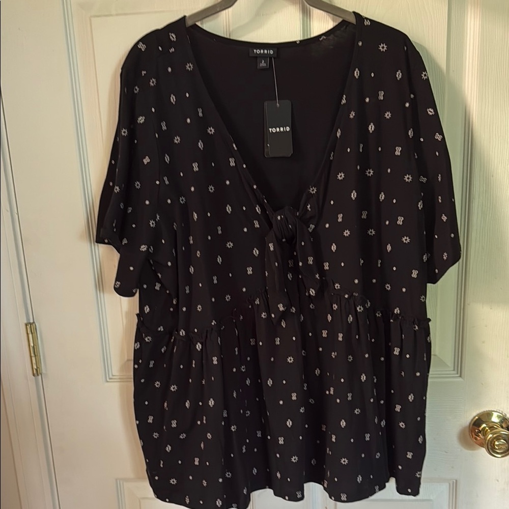 Torrid Black Short Sleeve Tie Front Blouse